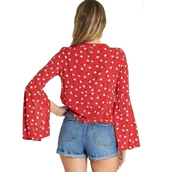 New BILLABONG Bohemian Red White Floral Flared Bell Sleeve Top Size Medium NWT - Picture 3 of 12